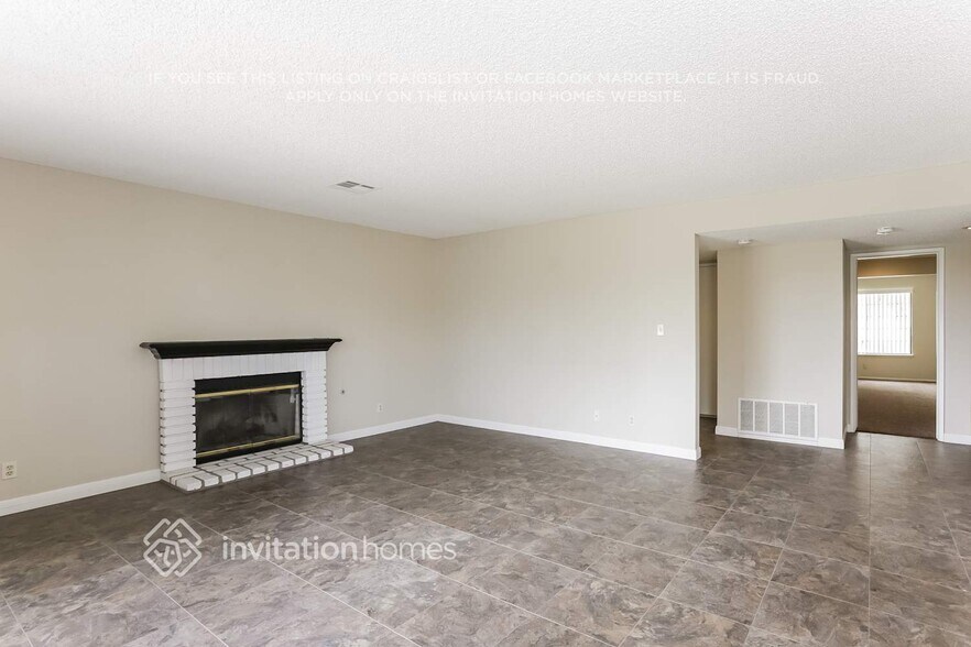 Building Photo - 4553 Grandview Dr