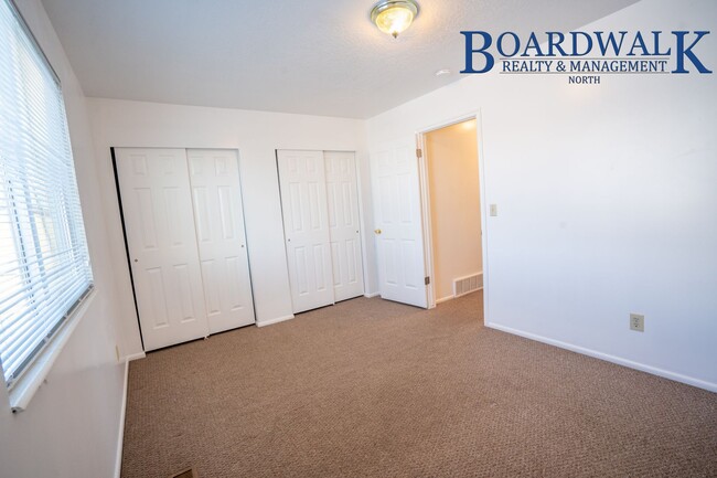 Building Photo - Half off 1st month's rent 3 Bed Townhouse ...