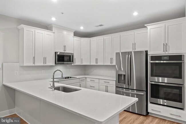 Building Photo - 1704 Bandit Loop