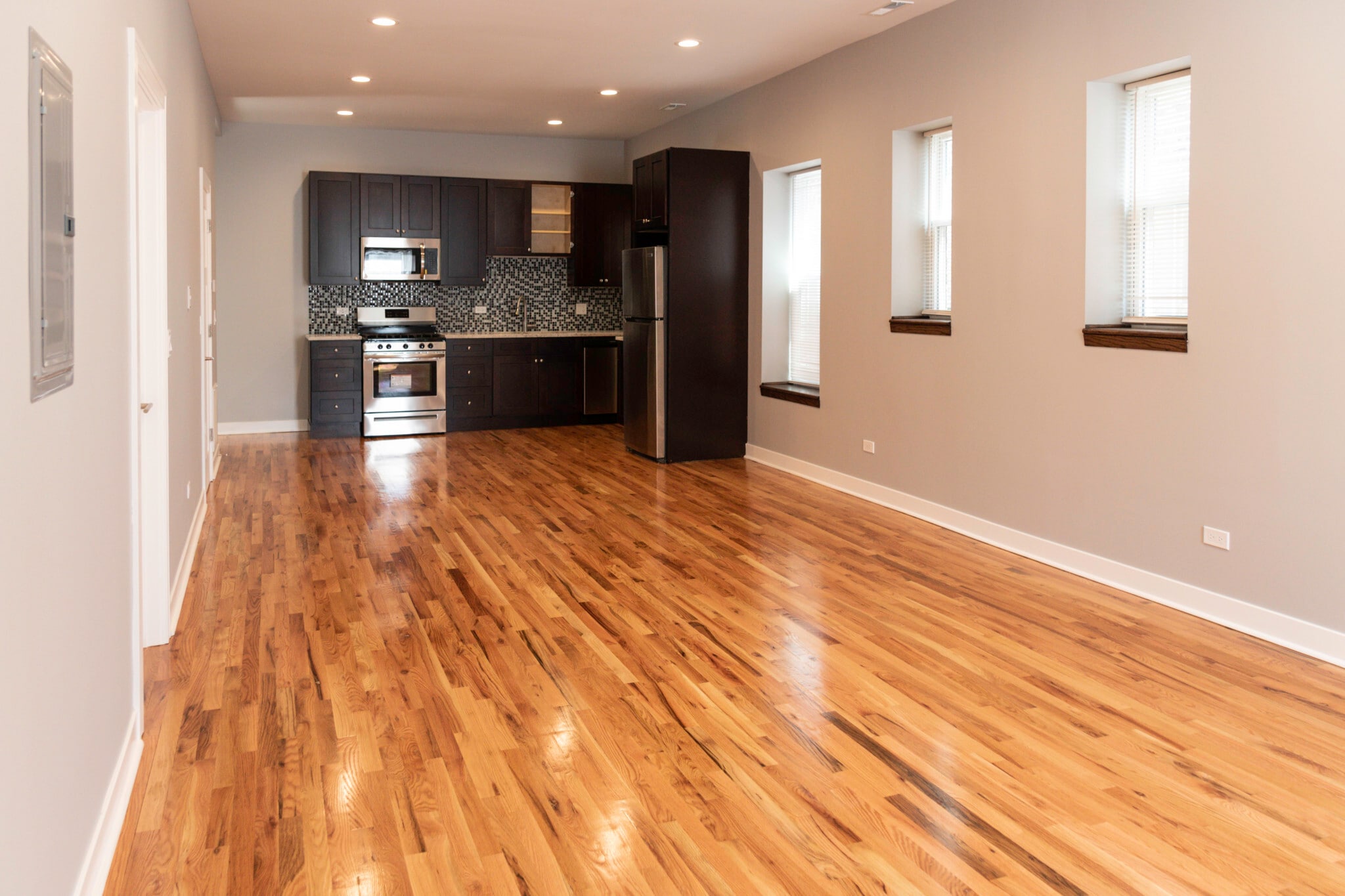 Building Photo - 1929 W Montrose Ave