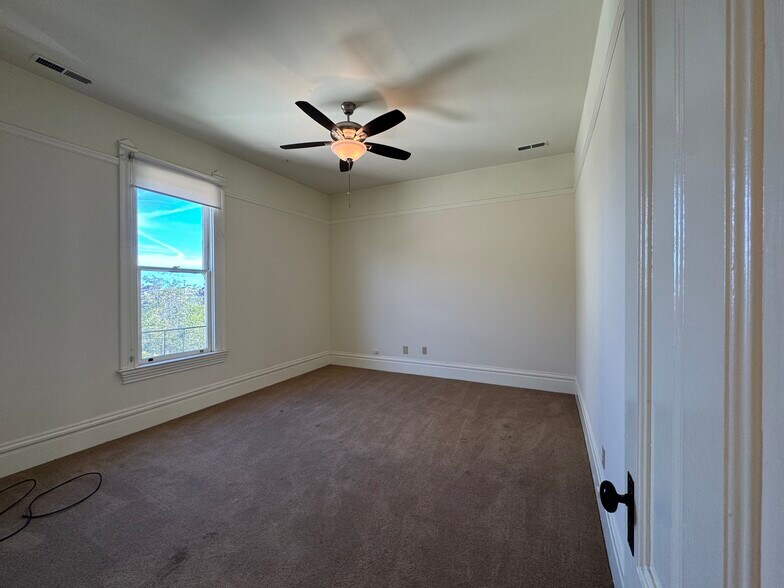 Building Photo - 817 Foothill Blvd