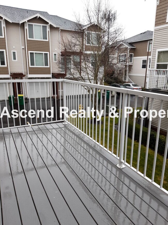 Building Photo - Sexton Mtn 3 Bed End Unit Townhome, Huge G...