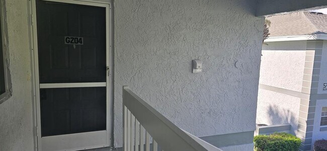 Building Photo - 580 Fairways Ln