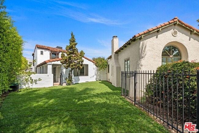 Primary Photo - 366 S Crescent Heights Blvd