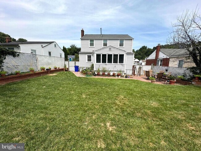 Building Photo - 5209 Mineola Rd