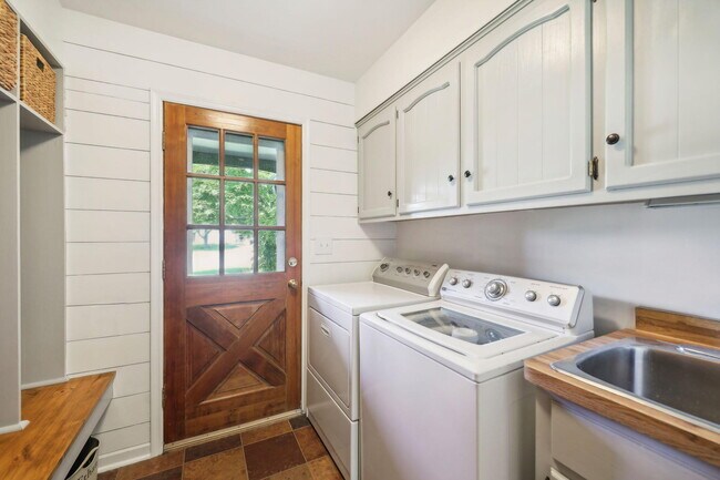 Building Photo - 14445 Cameron Ct