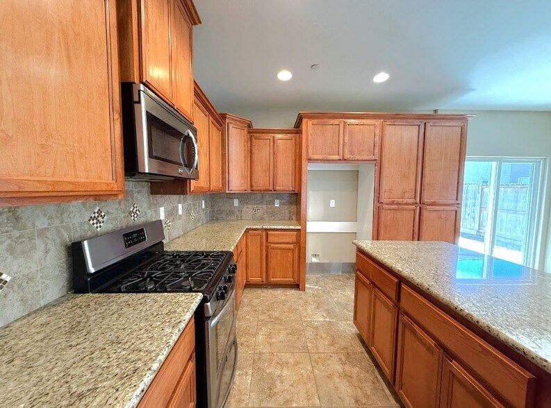 Building Photo - 4032 Wood Creek Ct