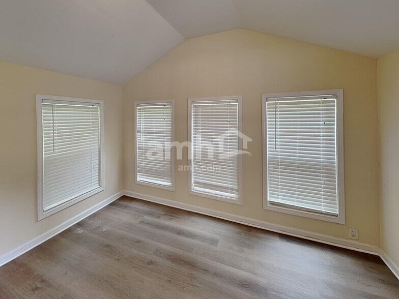 Building Photo - 1365 Morrow Dr