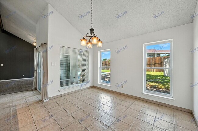 Building Photo - 1903 Reverchon Dr