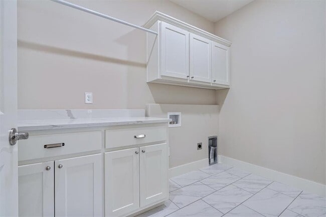 Building Photo - 28 Fleetwood Dr