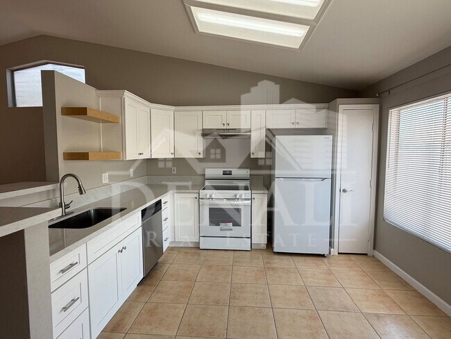 Building Photo - 490 E Bart Dr