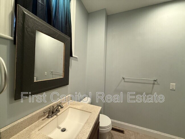 Building Photo - 118 E New St