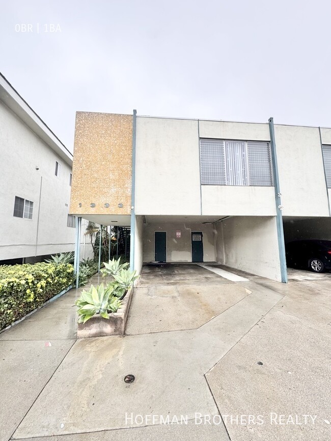 Building Photo - 1335 Barry Ave