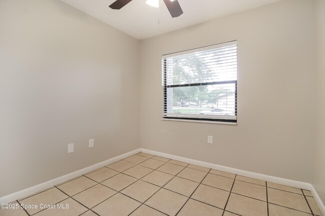 Building Photo - 2495 E Sherwood Cir