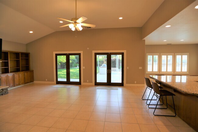 Building Photo - 320 Hartley Dr