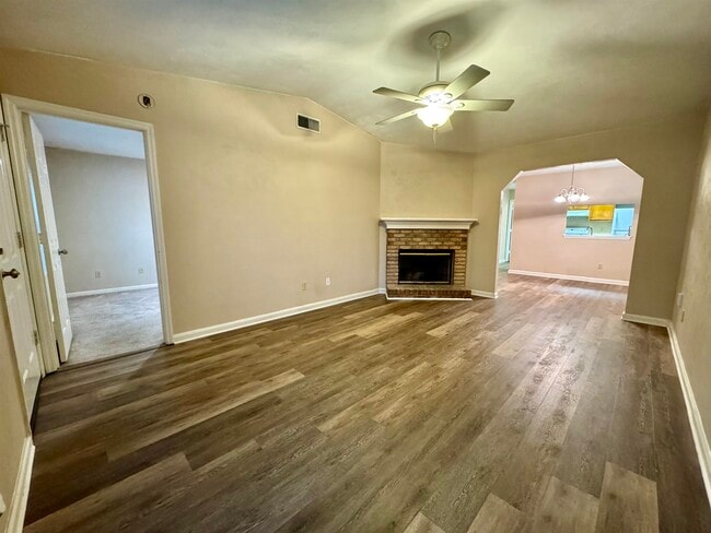 Building Photo - 2910 Richview Park Cir N