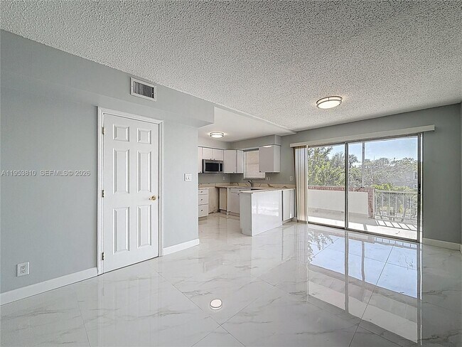 Building Photo - 1100 SE 4th Ave