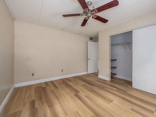 Building Photo - 5221 Bayshore Blvd