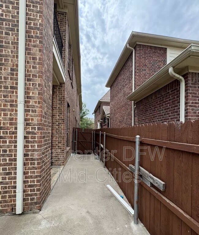 Building Photo - 8608 Newcastle Bend