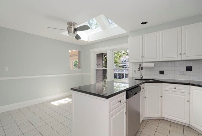 Building Photo - 77 Wildwood Ave