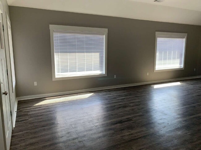 Building Photo - Charming 3-Bedroom Home with 2 Full Baths ...
