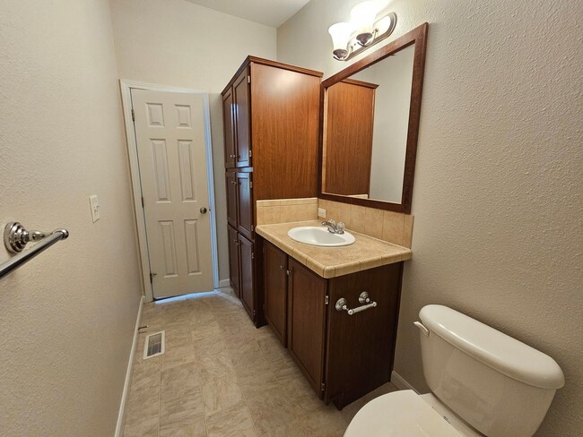 Building Photo - Peaceful Living – 3 Bedroom, 2 Bath Single-Family Home