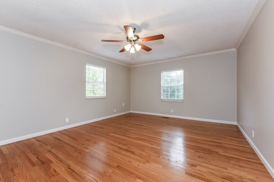 Building Photo - 5105 Roxborough Dr