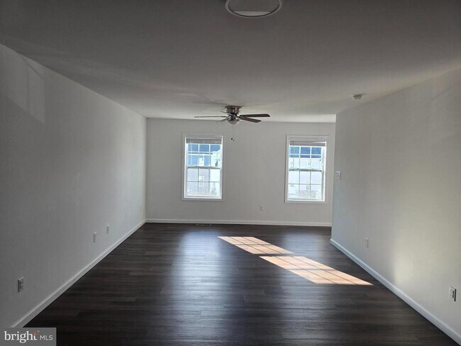 Building Photo - 14 Snowdrop Ct