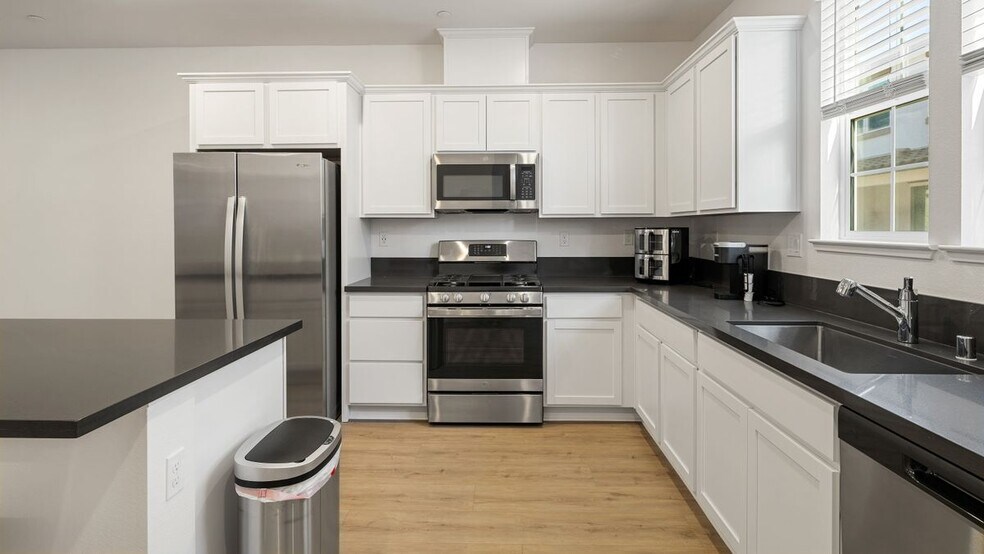 Building Photo - 4474 Saone Walk