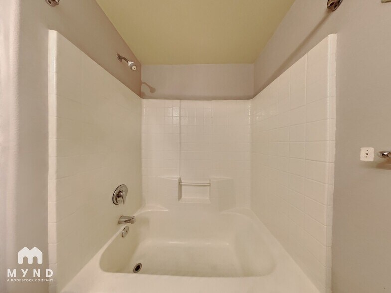 Building Photo - 4200 E Commerce Way