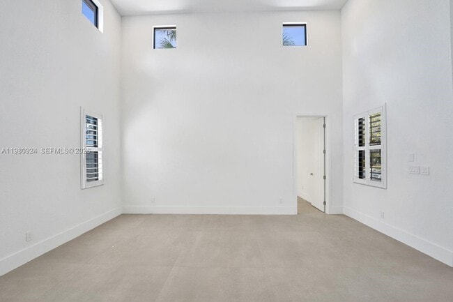 Building Photo - 4100 E Gardenia Ave