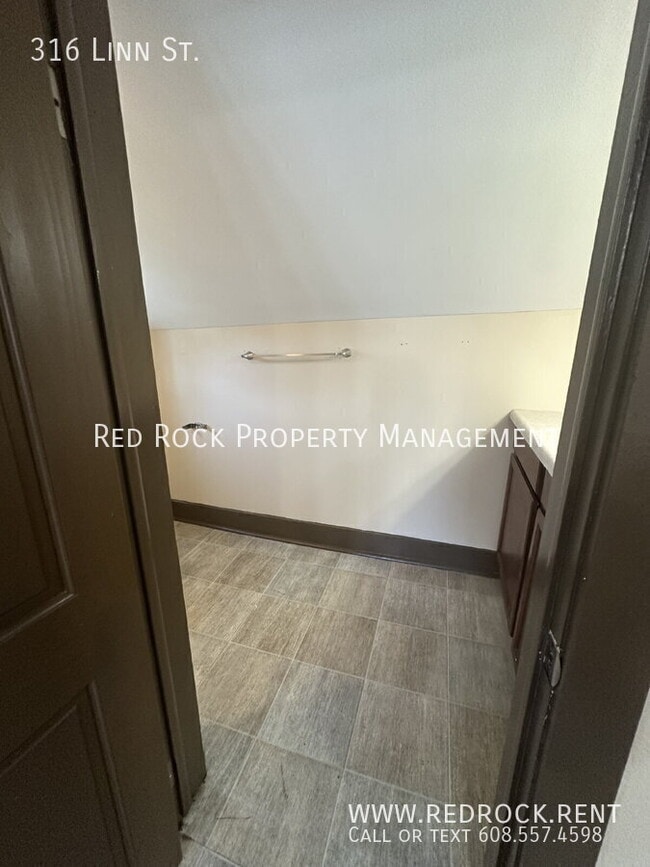 Building Photo - 316 Linn St