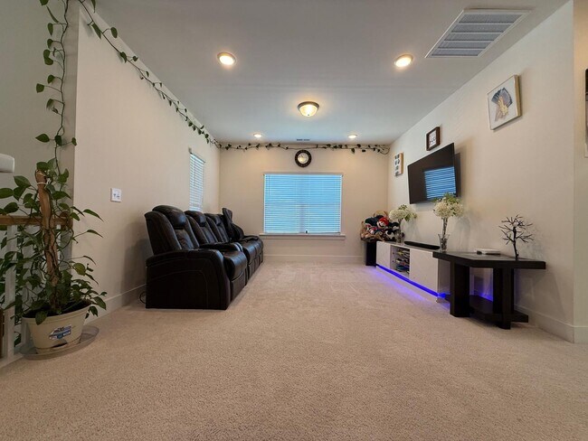 Building Photo - 113 Gabbro Pl