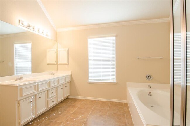 Building Photo - 20210 Emerald Cliff Ln