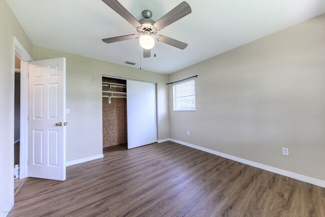 Building Photo - price drop!! PET FRIENDLY- WATERFRONT- SPACIOUS- CENTRAL LOCATION