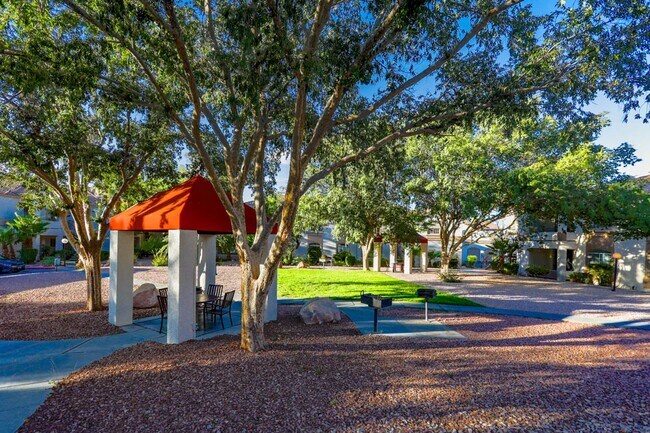 Building Photo - 2 Bedroom 2nd Floor West Vegas Condo