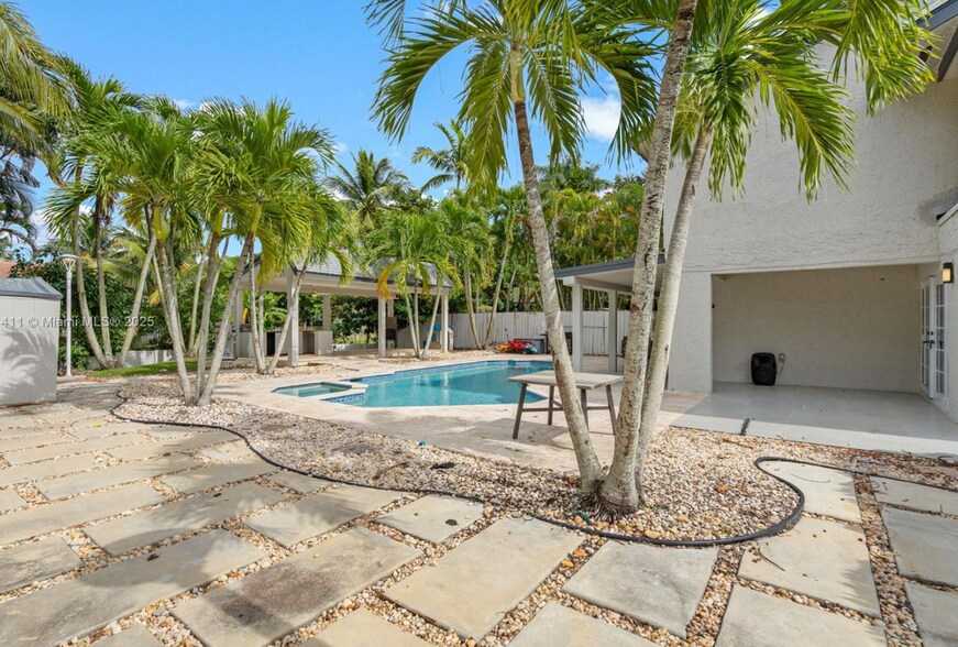 Building Photo - 8351 SW 39th Ct