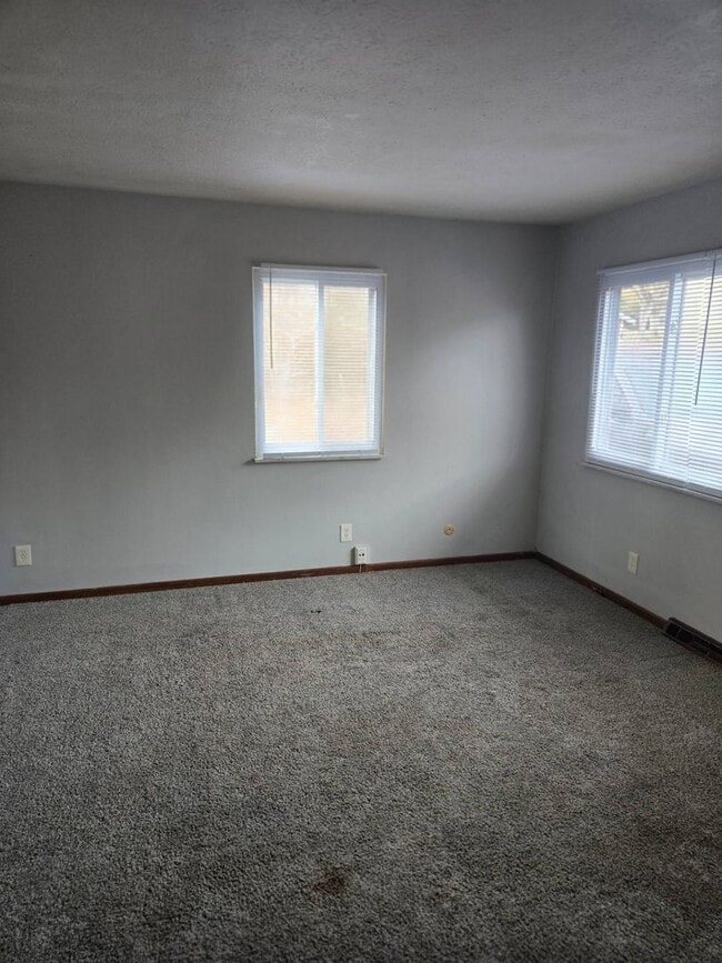 Building Photo - 2264 5th St SW