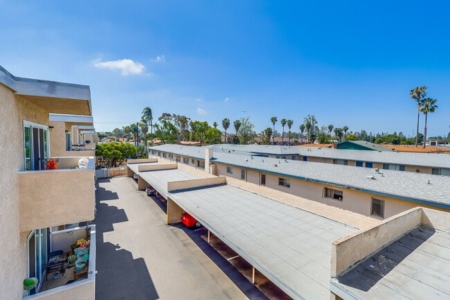 Building Photo - 537 E Hyde Park Blvd