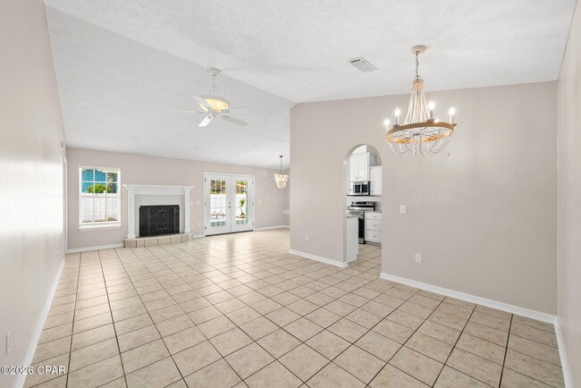 Building Photo - 615 Poinsettia Ct