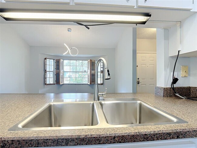 Building Photo - 227 Robbins Rest Cir