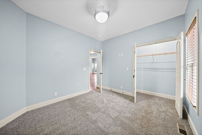 Building Photo - 3 Bedroom 2 Bath Pet Friendly Home For Rent!