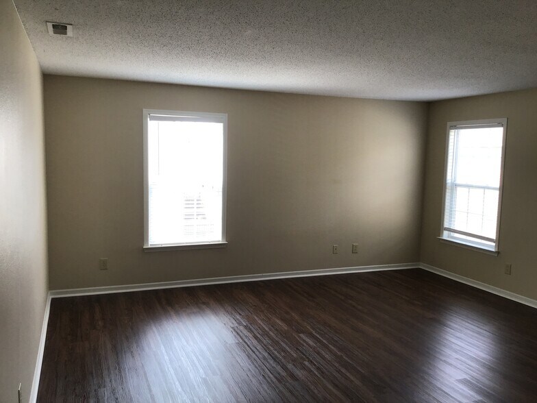 Building Photo - 12645 Republic Dr