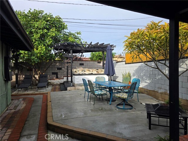 Building Photo - 917 Helmsdale Ave