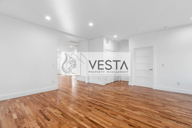 Building Photo - 510 Deaverview Rd