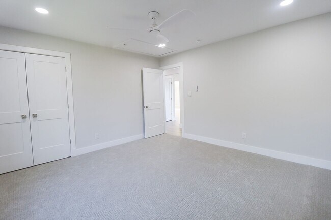 Building Photo - 4 Bed | 3 Bath on Keystone Lake!