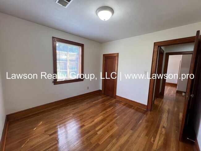 Building Photo - Quaint Two Bedroom Home By Christmas Tree Farm