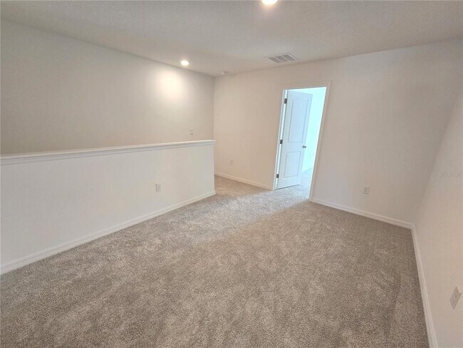 Building Photo - 737 W Oak Dr