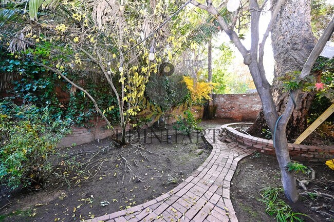 Building Photo - 360 E Terrace Ave