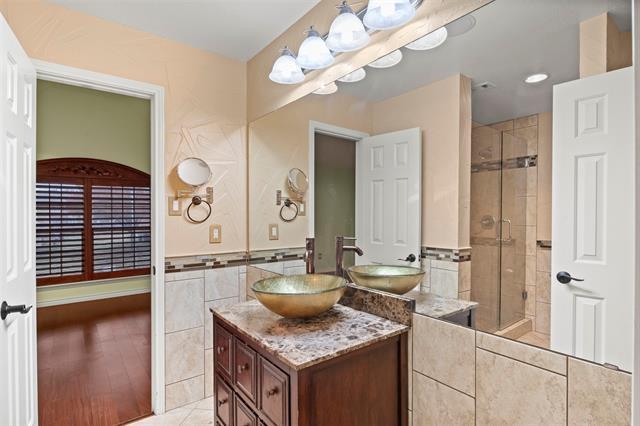 Building Photo - 808 Sabona Dr